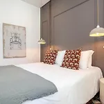 Dona Simone Boutique Suites & Studios - By @ Rita\'S Place